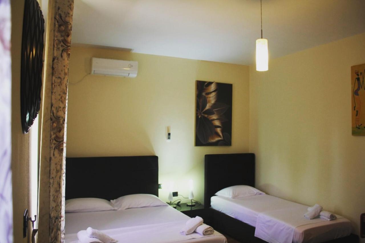 Hotel Ambasador Garden Lezhe Bilik gambar