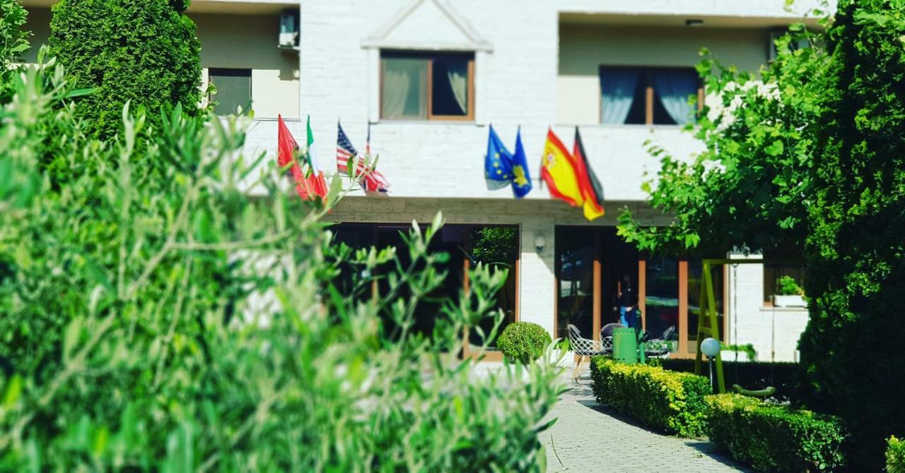 Hotel Ambasador Garden Lezhe Luaran gambar