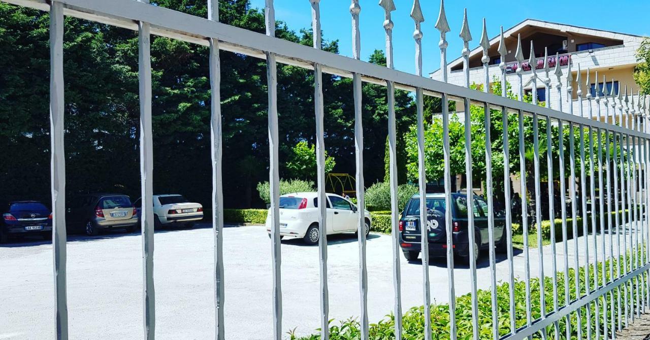 Hotel Ambasador Garden Lezhe Luaran gambar