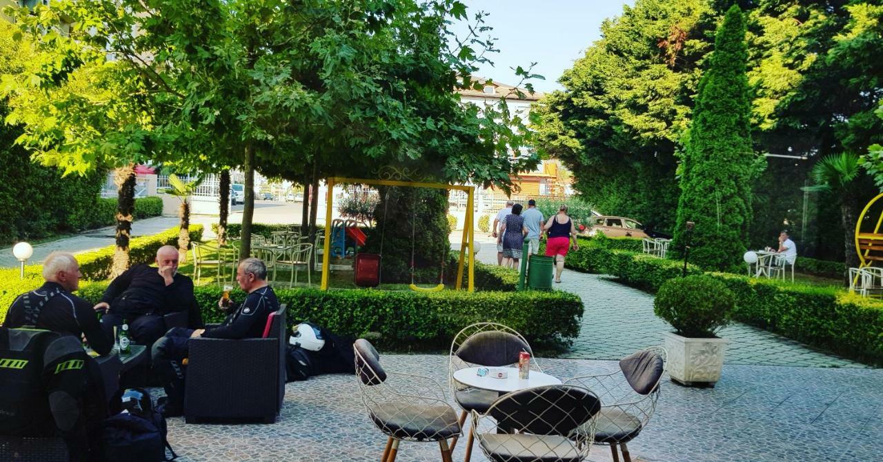 Hotel Ambasador Garden Lezhe Luaran gambar